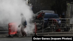 Sistemele de încălzire din marile orașe sunt învechite, iar administrațiile locale nu au bani pentru modernizarea lor. Costurile mari la utilități pun presiune pe bugetele locale, care s-ar putea epuiza în doar șase luni în cazul orașelor și comunelor.