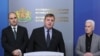 Vicepreședintele partidului centrist GHERB, Țvetan Țvetanov, ministrul apărării Krasimir Karakachanov şi liderul ultranaționalist Volen Siderov