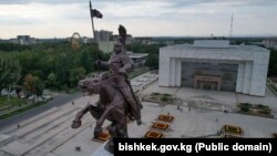 Бишкектеги Айкөл Манас эстелиги