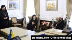 Митрополит Київський і всієї України Епіфаній (праворуч) і Вселенський патріарх Варфоломій під час зустрічі в резиденції глави ПЦУ. Київ, 21 серпня 2021 року