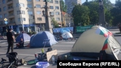 Един от палатковите лагери на протестиращите е разпънат на Орлов мост, вторият е пред президентството