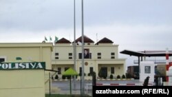 Контрольно-пропускной пункт «Шават-Дашогуз» на узбекско-туркменской границе.