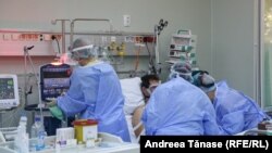 Îndemnul la „îmbrăcăminte mai groasă” pentru pacienții din spitale nu este de luat în serios. Nici nu poate fi aplicat, de altfel la Terapie Intensivă. În plus, reducerea căldurii prin încălzirea centrală va repune în circulație caloriferele și reșourile, iar riscurile de incendii în spitale va spori.