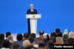 Президент Қасым-Жомарт Тоқаев Қазақстан халқы ассамблеясы сессиясында сөйлеп тұр. Астана, 24 сәуір 2025 жыл.