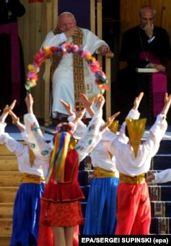 Папа Римський Іван Павло Другий під час візиту до України. Львів, 26 червня 2001 року