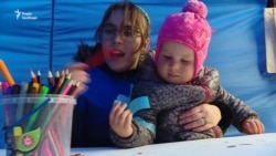 «Київ у блакитному»: батьки дітей із аутизмом провели акцію (відео)