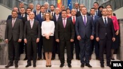 Премиерот Зоран Заев и членовите на владата