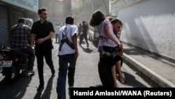 Исроилнинг Эронга берган зарбаларидан кейин одамлар қочиб бормоқда.