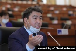 Жанарбек Акаев.