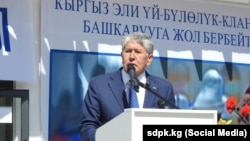 Алмазбек Атамбаев.