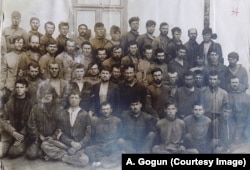 На фото арештовані червоноармійцями учасники Татарбунарського повстання. 1924 рік