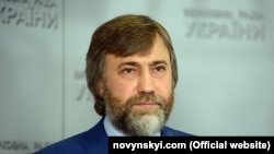 Вадим Новинський, який народився в Росії, отримав українське громадянство у 2012 році.