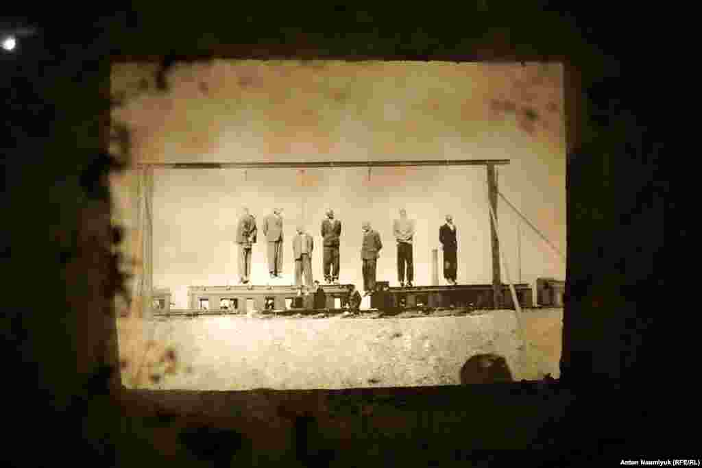 У березні 1943 року Краківське гетто було остаточно знищене. 8 тисяч євреїв були відправлені в табір Плашил. 2 тисячі &ndash; вбиті на вулицях міста