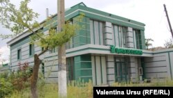 Sediul de la Cantemir a fostei bănci a statului, Banca de Economii, falimentată după devalizarea sistemului bancar în 2014