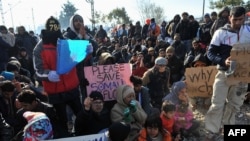 مهاجرین افغان با سختی‌های زیادی خود را به کشوری‌های اروپای میرسانند.