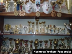 Нагороди Євгена, які згоріли разом із будинком у Волновасі