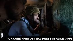 Президент України Володимир Зеленський під час поїздки до лінії фронту на Луганщині, 27 травня 2019 року