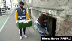 Voluntarii LOGS merg zi de zi în casele abandonate din Timișoara unde se ascund imigranții afgani.