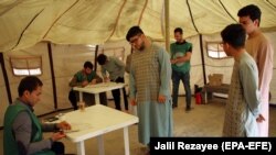 آرشیف، جریان ثبت نام رأی‌دهندگان برای انتخابات ولسی جرگه در ولایت هرات. April 23, 2018