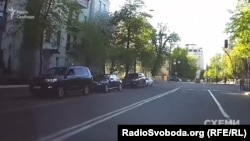 ​Того ж місяця «Схеми» зафіксували і другий візит Суркісів до АП