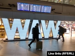 Unele dintre cele mai aproapite țări din care românii pot zbura spre Statele Unite sunt Polonia și Turcia.