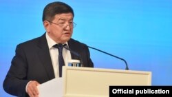 Акылбек Жапаров.