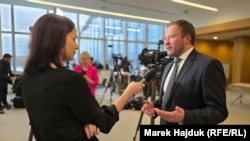 Очільник МЗС Естонії Маргус Цахкна під час інтервʼю Радіо Свобода в штаб-квартирі НАТО в Брюсселі, Бельгія, 3 грудня 2025 року