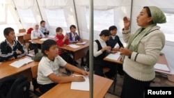 Кыргызстанда мугалимдик кесипти аркалагандардын басымдуу бөлүгү аялдар.