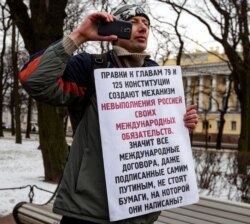 Під час одиночного пікету в Санкт-Петербурзі, 1 лютого 2020 року