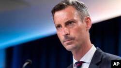 Представник американського зовнішньополітичного відомства Нед Прайс сказав, що російські дипломати «можуть подати заяву про продовження» їхніх віз