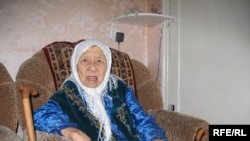 Сахан Досова в день своего 130-летия. Караганда, 27 марта 2009 года.