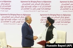 امضای توافقنامه صلح میان نمایندگان امریکا و طالبان در قطر