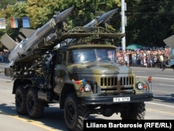Sistemul de rachete C-125, la parada militară din Chișinău, 27 august 2011