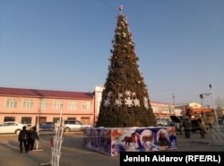 Елка в Баткене.