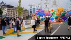 Велетні-звірі та рослини з картин Марії Примаченко, переосмислені CHIAOZZA. Київ, вересень 2025 року