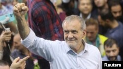 Candidatul Masoud Pezeshkian pentru funcția de președinte al Iranului este considerat singurul care vine cu o agendă moderată pentru regimul de la Teheran.