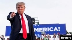 Ancheta în cazul firmelor lui Donald Trump scoate la lumină mai multe nereguli. Imagine generică cu fostul președinte american din 2020