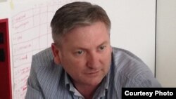 Oleg Josanu, stabilit de 20 de ani în Italia, lucrează la Comisia Naţională pentru recunoasterea dreptului la protecţie internatională si azil politic a Prefecturilor din Vicenza, Verona și Treviso., aprilie 2020 