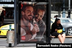 Reclama Coca-Cola care a stârnit reacții negative din partea guvernanților ungari în 2019.