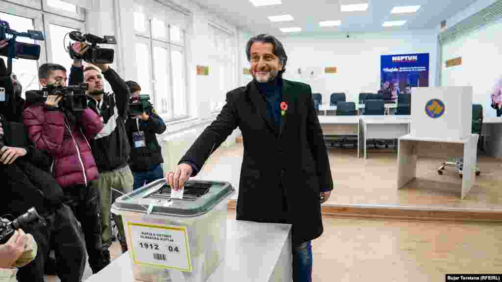 Kandidat Demokratskog saveza Kosova (LDK) za gradonačelnika Prištine, Përparim Rama, glasao je u drugom krugu izbora 9. novembra u Prištini.