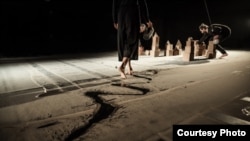 Сцена од театарска претстава - илустрација за пораките напишани за Светскиот ден на театарот