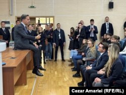 Secretarul general al NATO, Mark Rutte, vorbește cu studenții de la Universitatea din București, 6 noiembrie 2025.