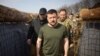 Президентът на Украйна Володимир Зеленски инспектира нови укрепления в Харковска област.

