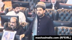 سهېل اپرېدی د اکتوبر پر ۱۳مه د خيبر پښتونخوا د اعلاوزير تر منتخب کېدو وروسته د اسمبلۍ غونډې ته وينا کوي.