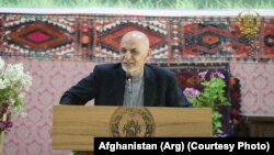 آرشیف، محمد اشرف غنی رئیس جمهور افغانستان در یک کنفرانس خبری در ولایت فاریاب