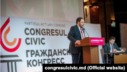 Foștii comuniști Marc Tkaciuk (centru) și Iurie Muntean la lansarea noului lor partid