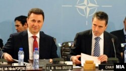 Премиерот Никола Груевски на средба со генералниот секретар на НАТО Андерс Фог Расмусен во Брисел на 25 јануари 2012 година.