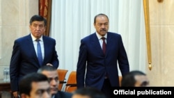 Кыргыз премьери Сооронбай Жээнбеков менен Өзбекстандын премьер-министри Абдулла Арипов.