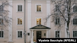 Віленская беларуская гімназія, правапераемніца традыцый беларускага школьніцтва ў горадзе. Здымак 2023 году. Менавіта ў Вільні ў 1915 годзе паўстала першая легальная беларуская школа