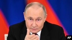 Путин не поручил российским чиновникам остановить нарративы, дискредитирующие Украину, в ответ на обещания, которые Путин якобы дал Трампу